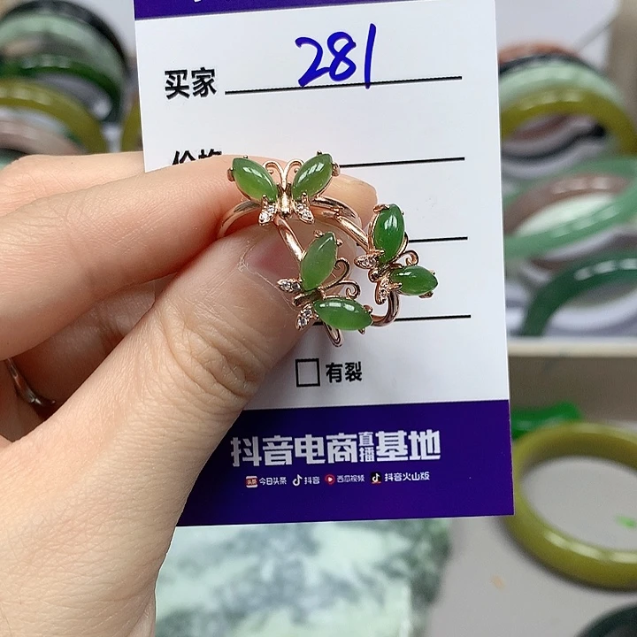 蛇纹石玉未镶嵌手镯多样性随机发其中之一