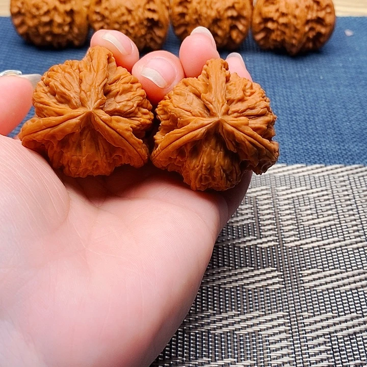 W***.文玩核桃吊坠三棱