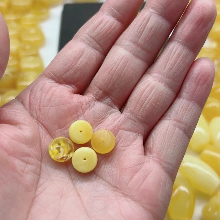 张***物琥珀（矿物珀）未镶嵌裸石