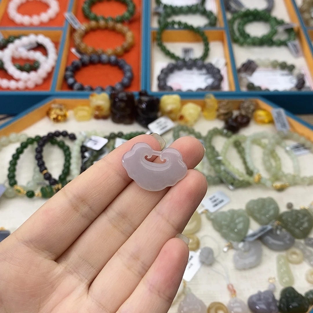 和田玉未镶嵌手链w2烟紫如意锁