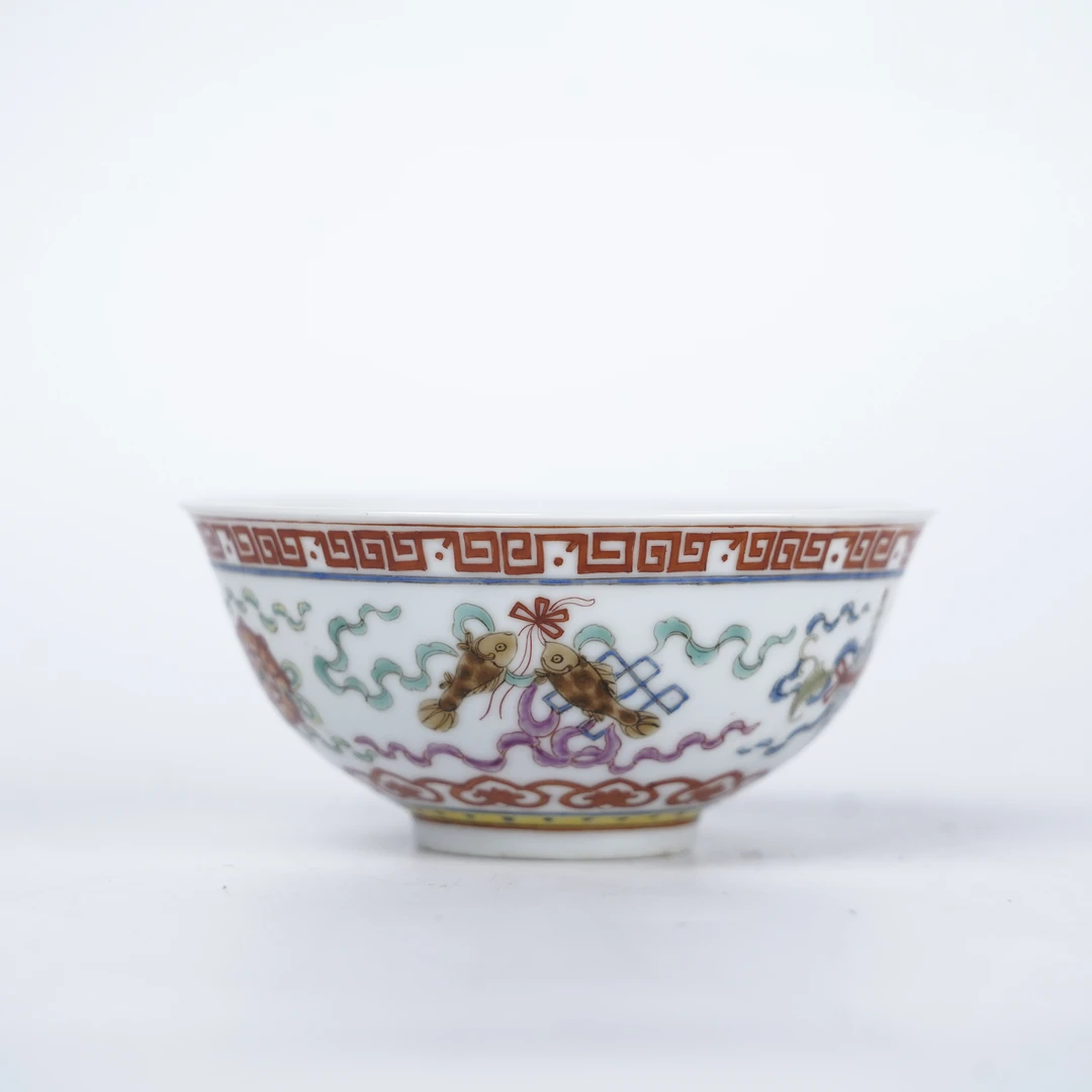 Lot011粉彩八宝纹碗