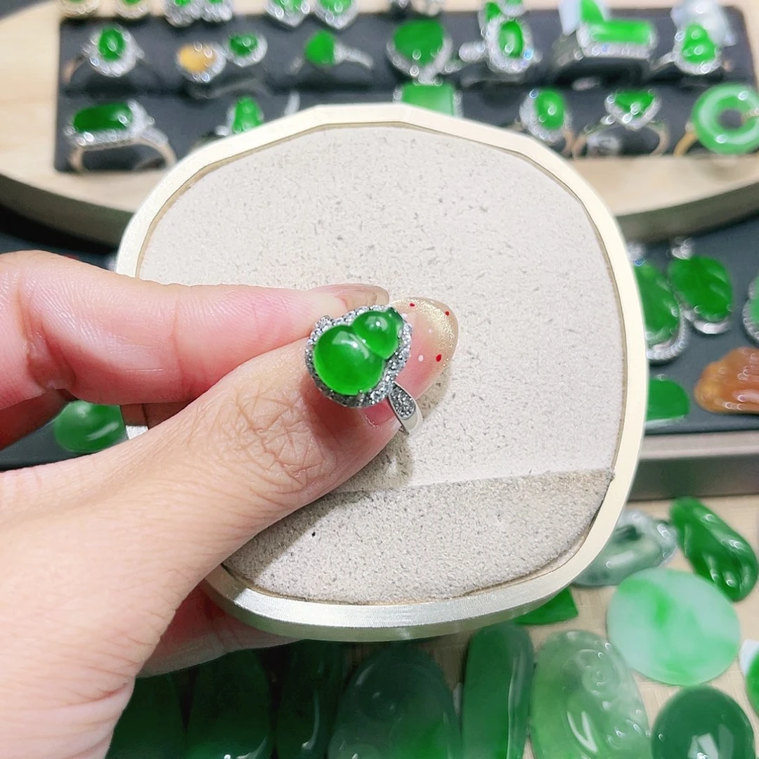 翡翠挂件未镶嵌裸石