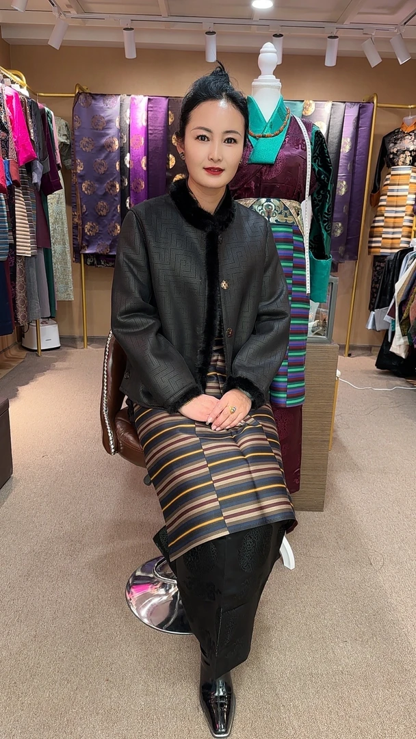 新款时尚外套水洗皮