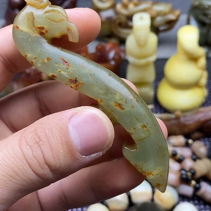 未镶嵌蛇纹石玉颈饰