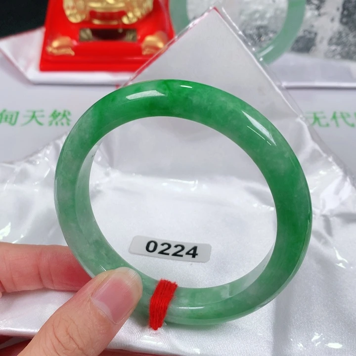 翡翠手镯未镶嵌   编号0224 正圈60