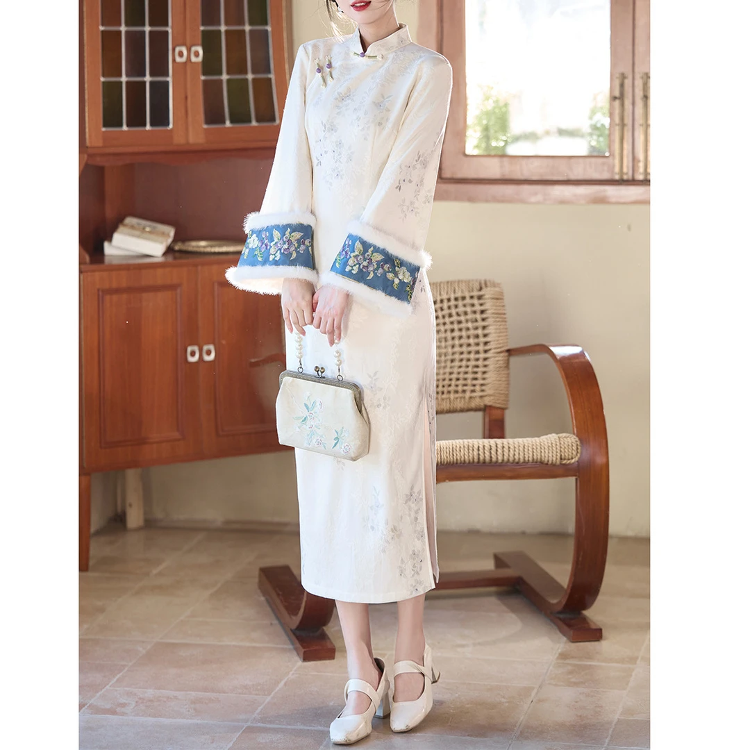 白色长袖旗袍2025年新款秋冬款加绒复古年轻款改良连衣裙女新中式