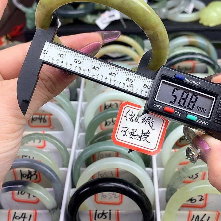 蛇纹石玉手镯未镶嵌黄****）2126