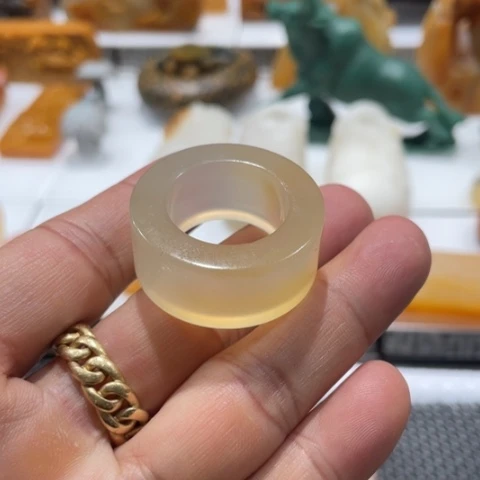 【闪购商品】未镶嵌石英质玉（黄龙玉）颈饰