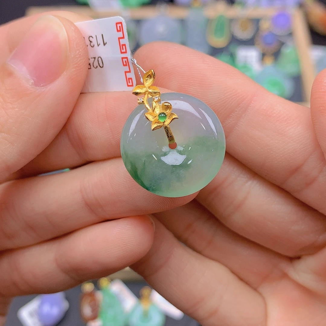 翡翠颈饰18K金镶嵌翡翠