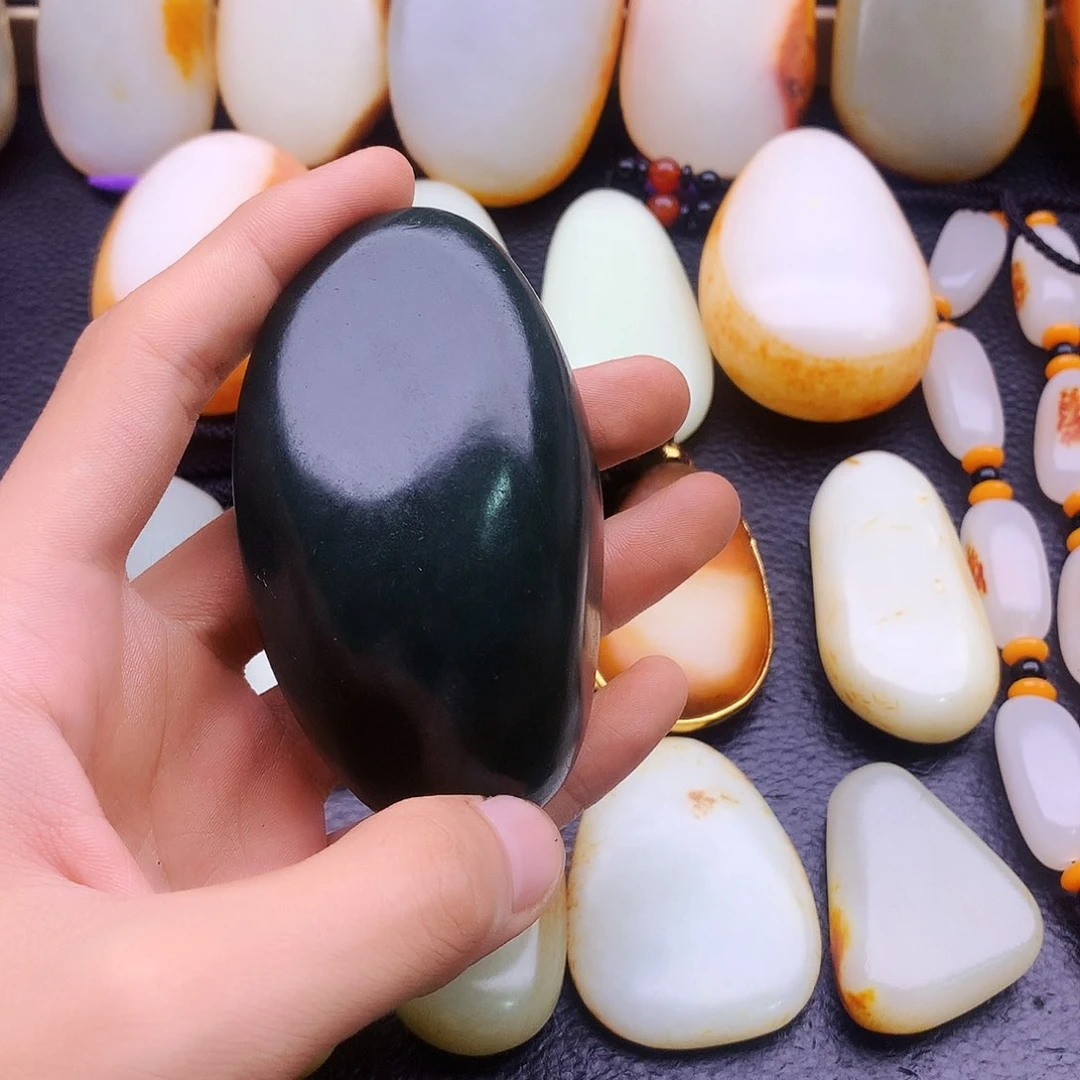 冯***林和田玉未镶嵌挂件