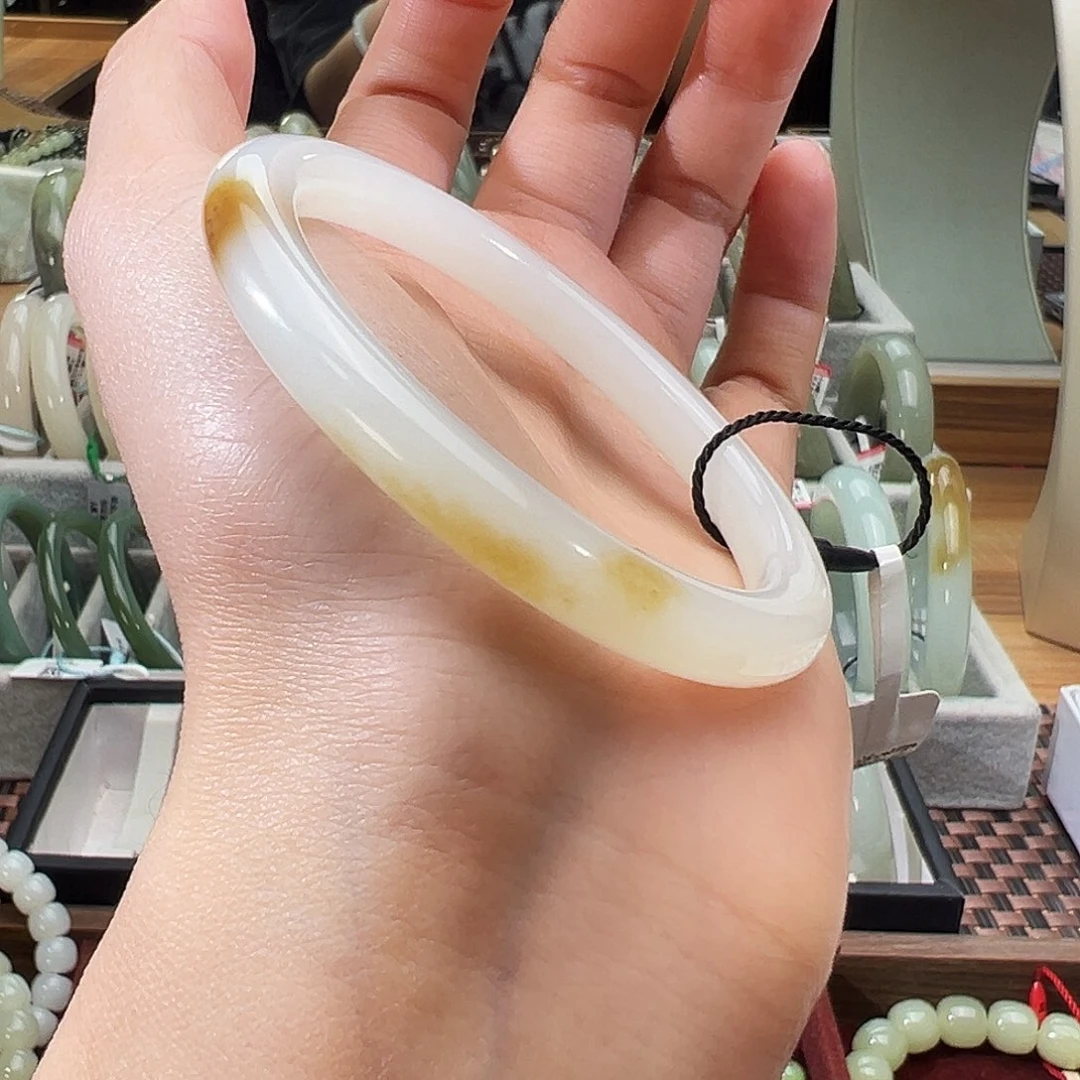 和田玉未镶嵌手镯金山糖白52+