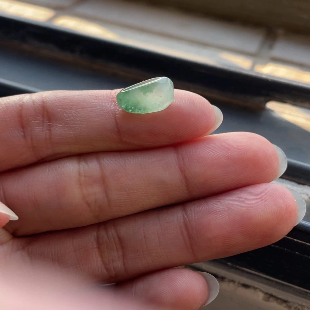 翡翠散珠我****?冰绿随形12.6mm 分单拍