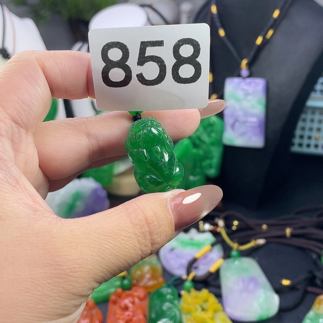 翡翠未镶嵌吊坠(赠链)