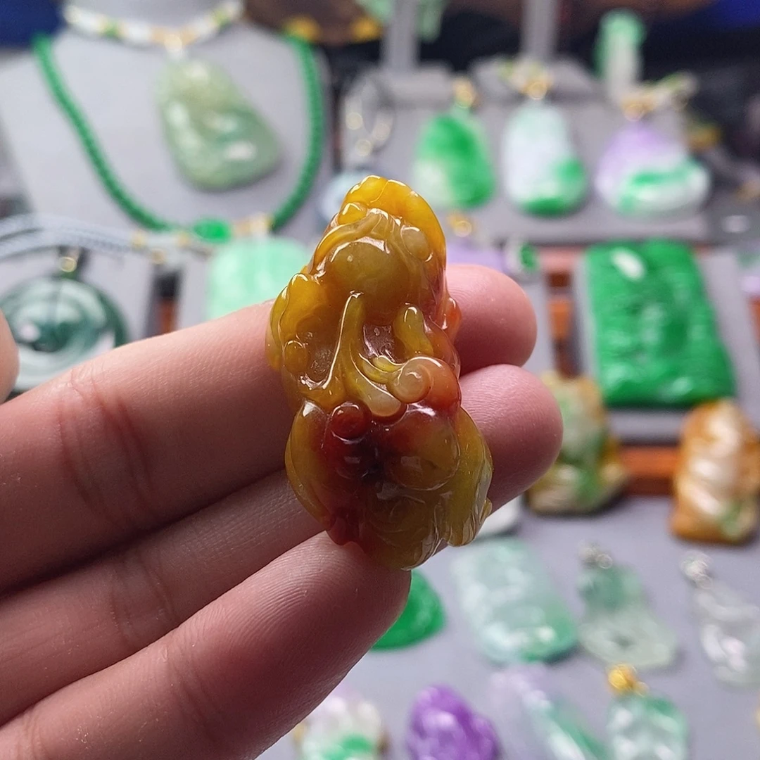 翡翠未镶嵌吊坠(赠链)