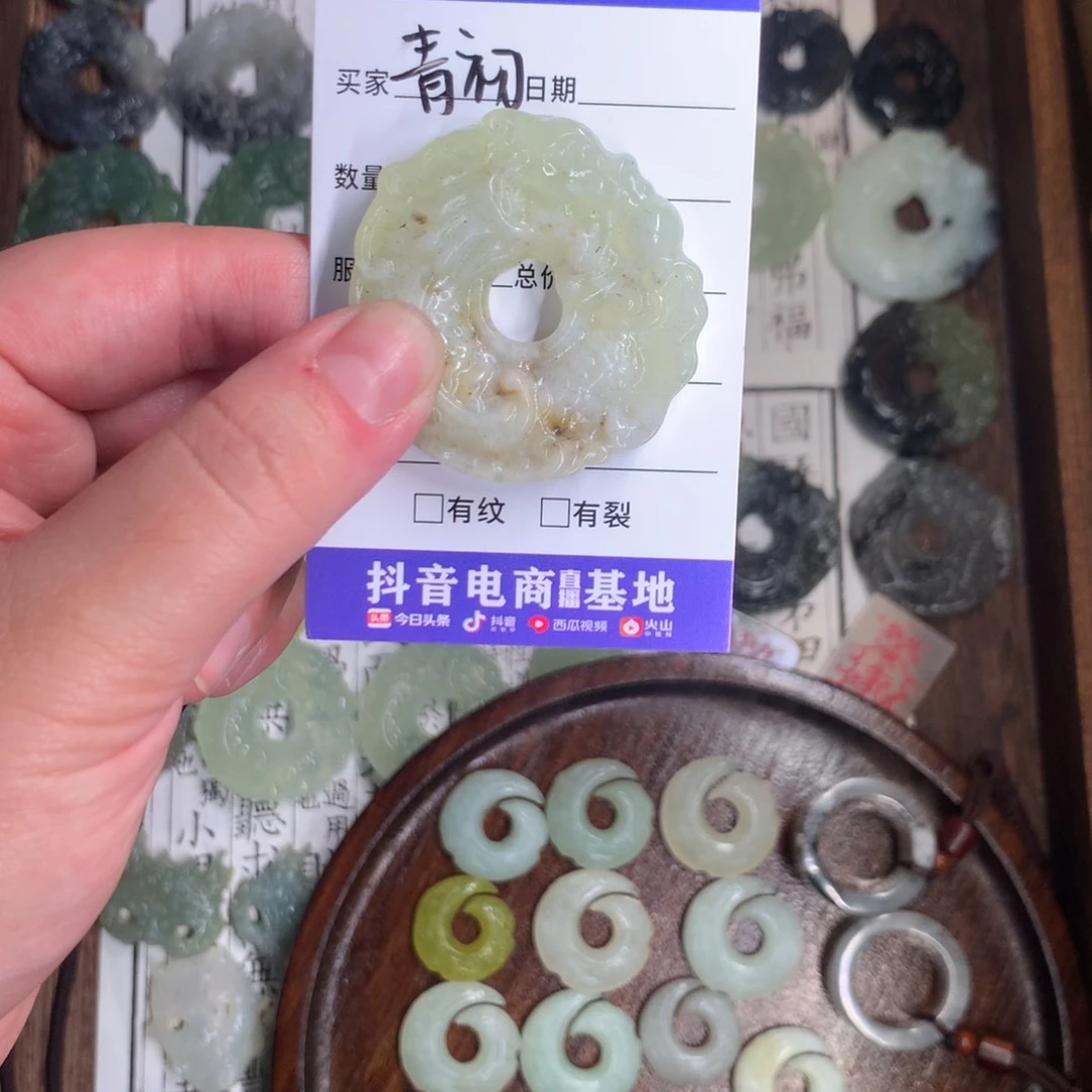 蛇纹石玉颈饰未镶嵌青*