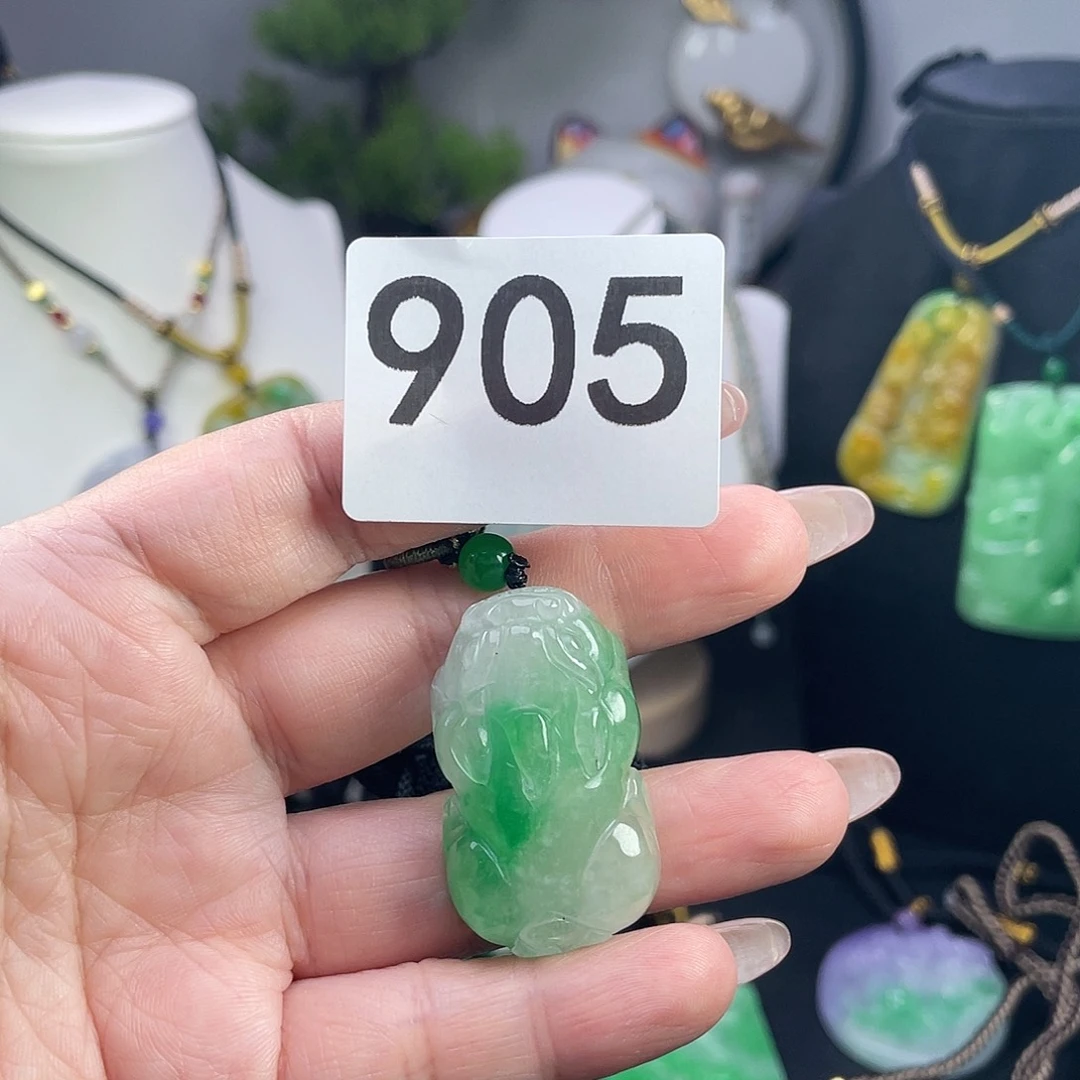 翡翠未镶嵌吊坠(赠链)