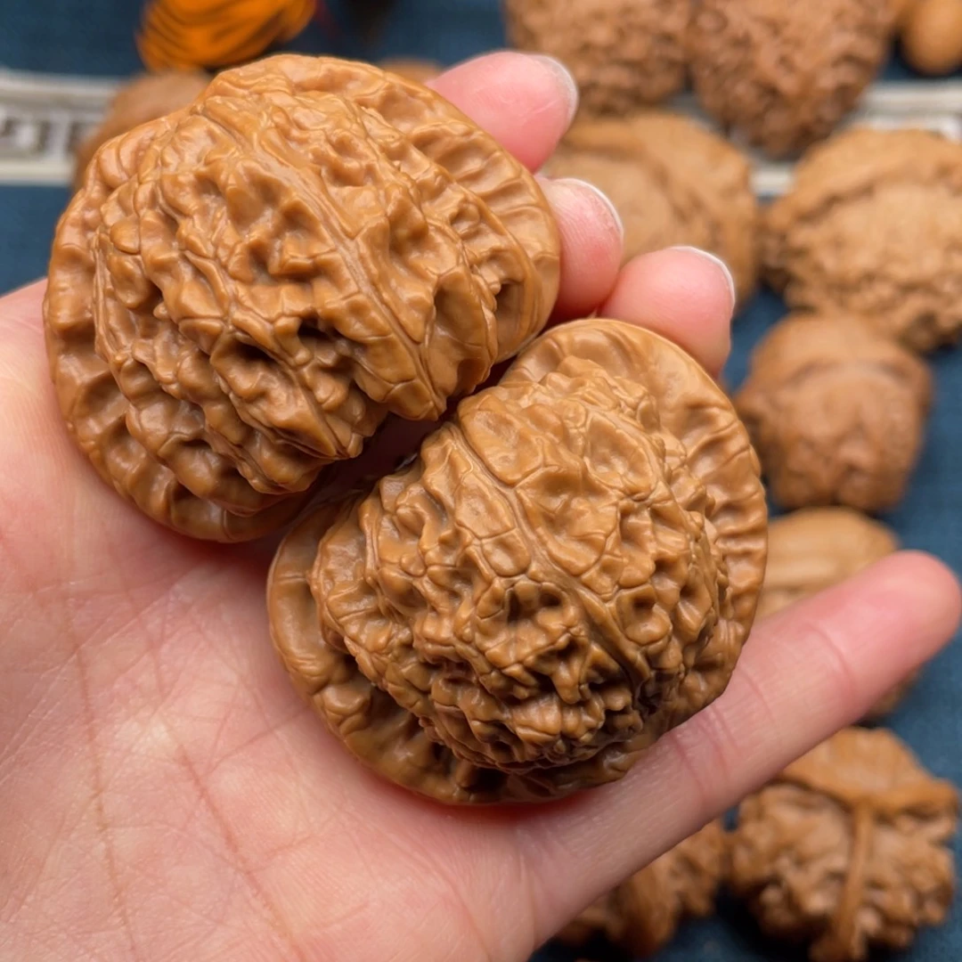 文玩核桃把件45全品三角白