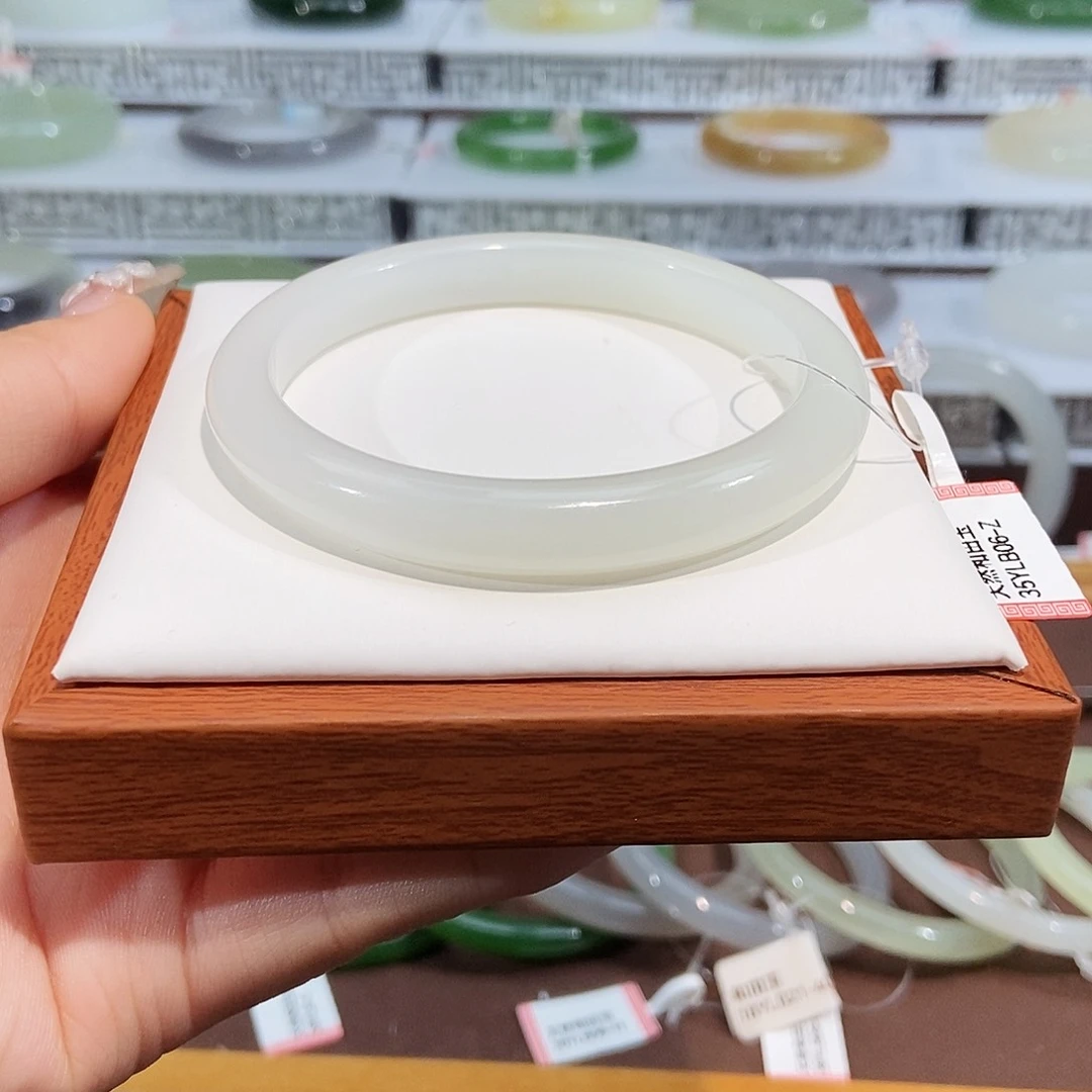 未镶嵌手镯和田玉楠