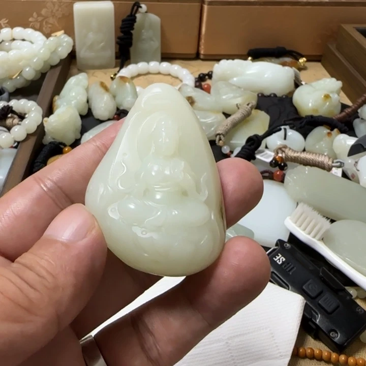 守***護和田玉未镶嵌颈饰