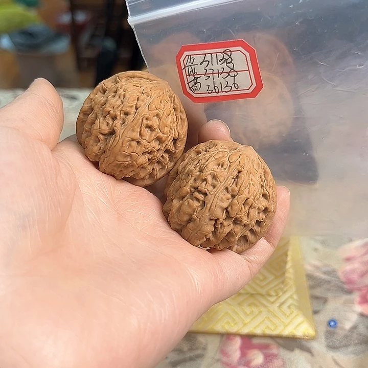 文玩核桃把件密纹狮子头