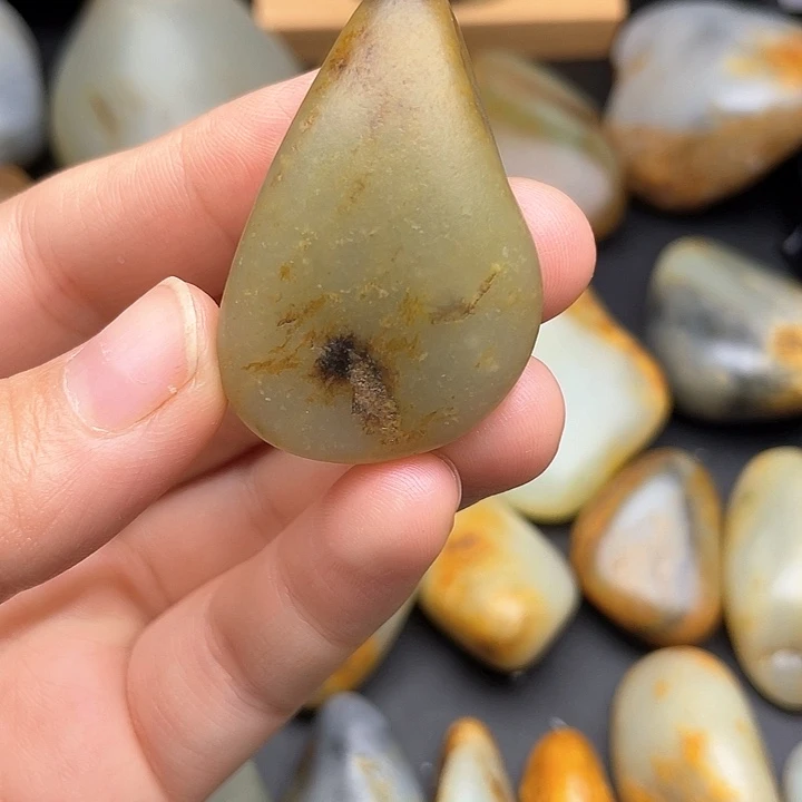 颈饰未镶嵌和田玉4