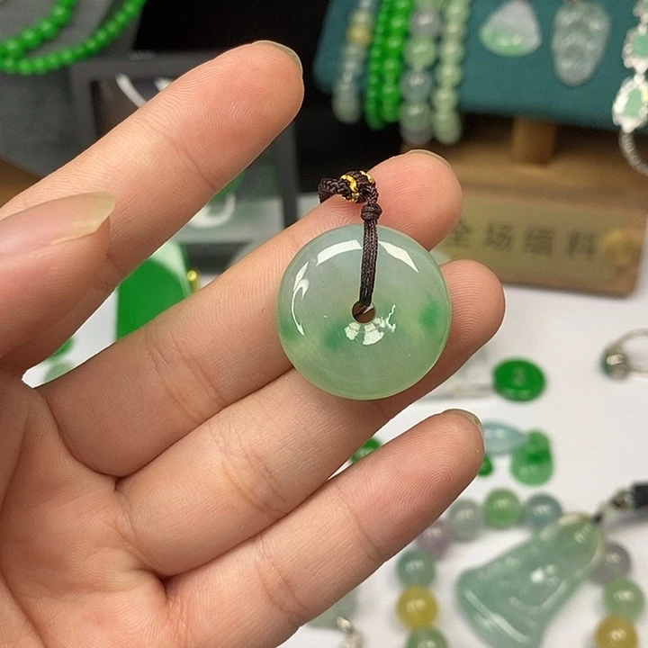 翡翠未镶嵌颈饰一物一拍