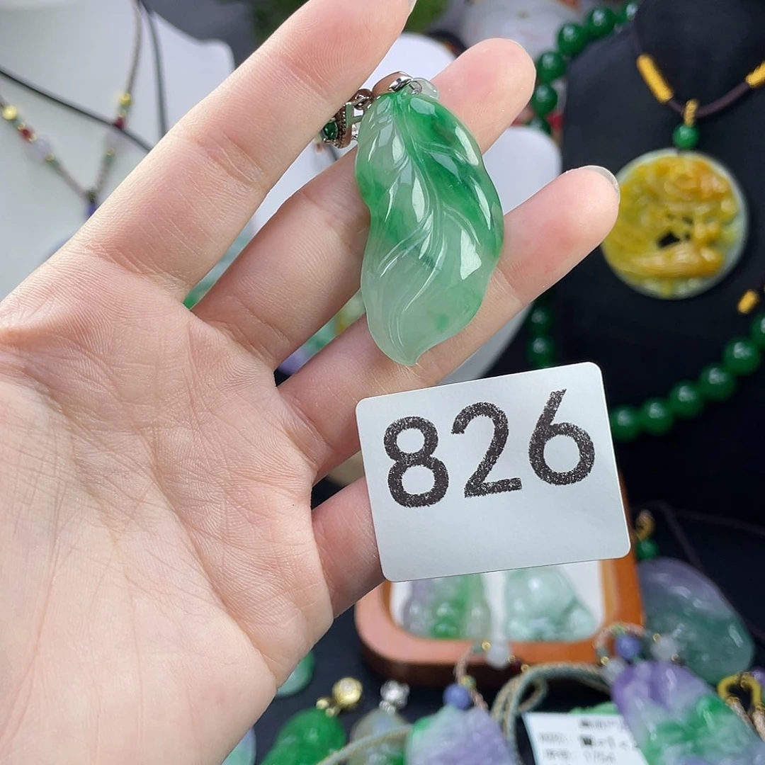 翡翠未镶嵌吊坠(赠链)