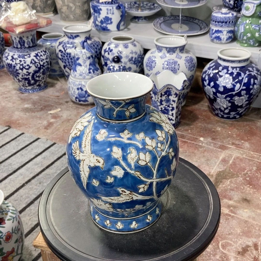 摆件花瓶手绘釉下彩