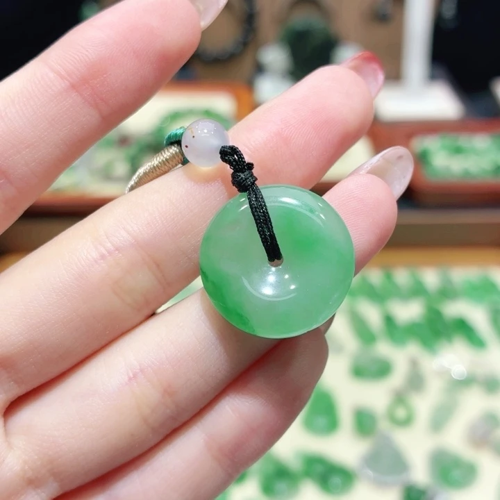 石英质玉（非洲翠）未镶嵌颈饰