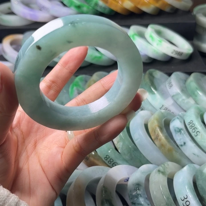 定制翡翠未镶嵌手镯