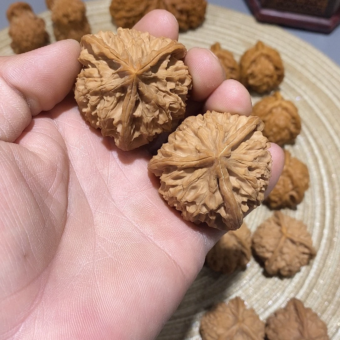 桃木文玩麻核桃三棱