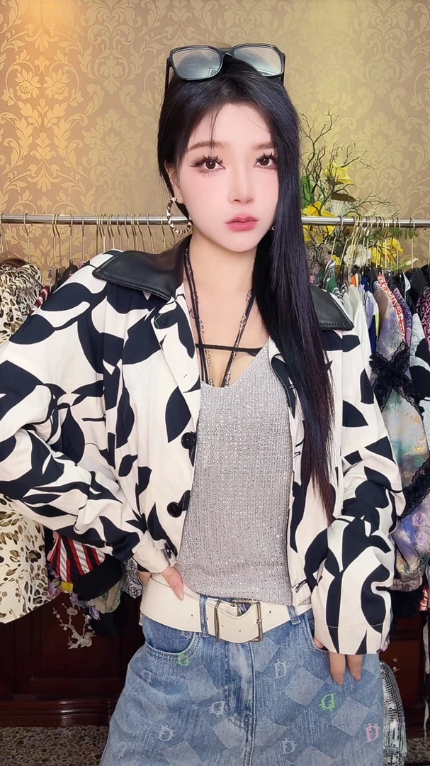 1684立领单排扣时尚黑白女装宽松短外套