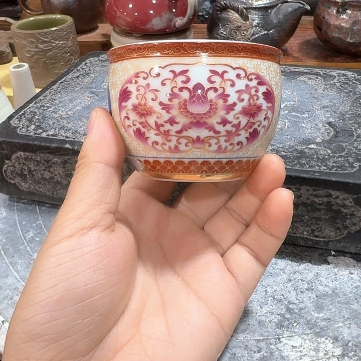 主人杯一个，瓷。。。品茗瓷
