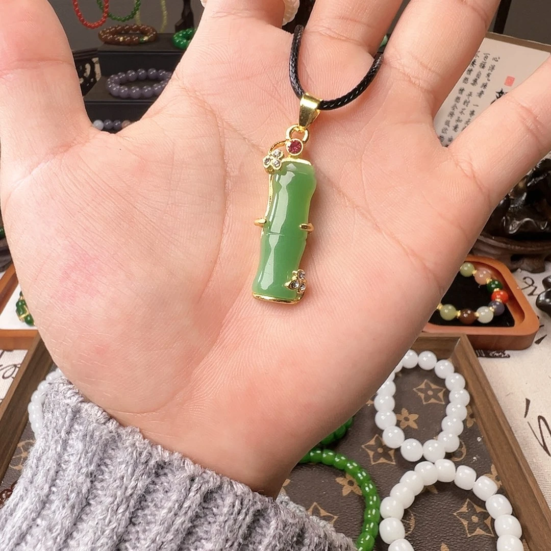 和田玉（糖玉）未镶嵌吊坠(赠链)苹果绿竹节款吊坠