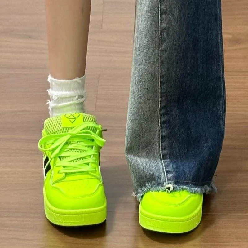 新款荧光绿百搭两条杠滑板鞋女潮小众厚底滑板鞋透气休闲鞋子