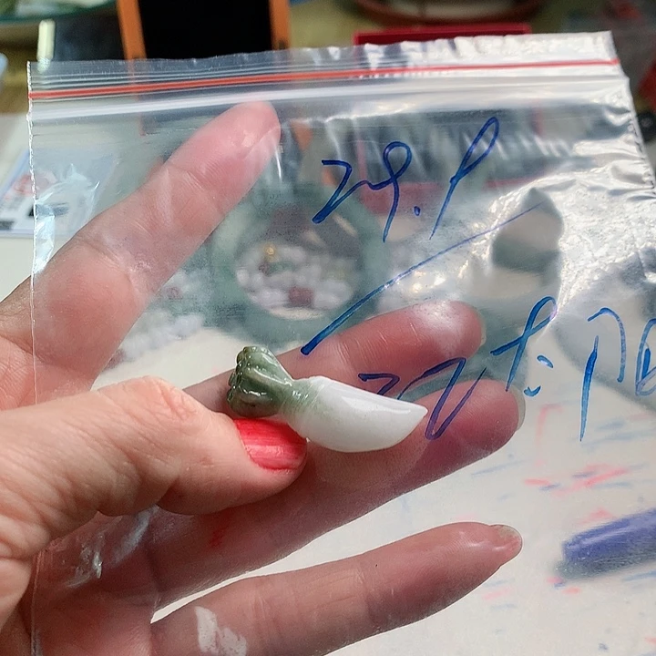 翡翠颈饰未镶嵌红*阳成品