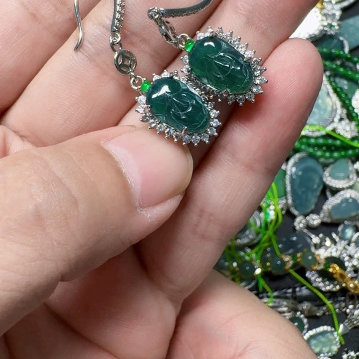 翡翠未镶嵌颈饰天然A货翡翠放漏