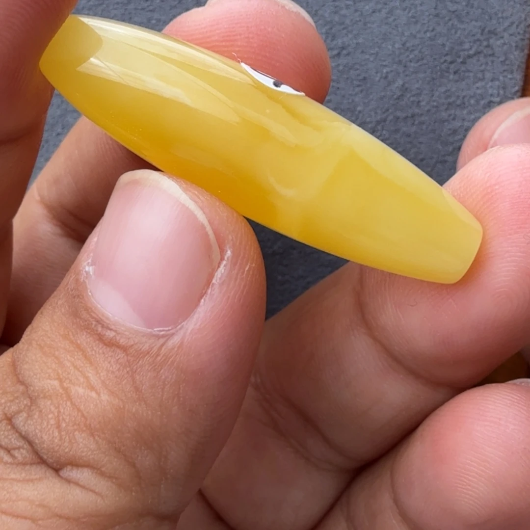 未镶嵌琥珀珠宝奇石
