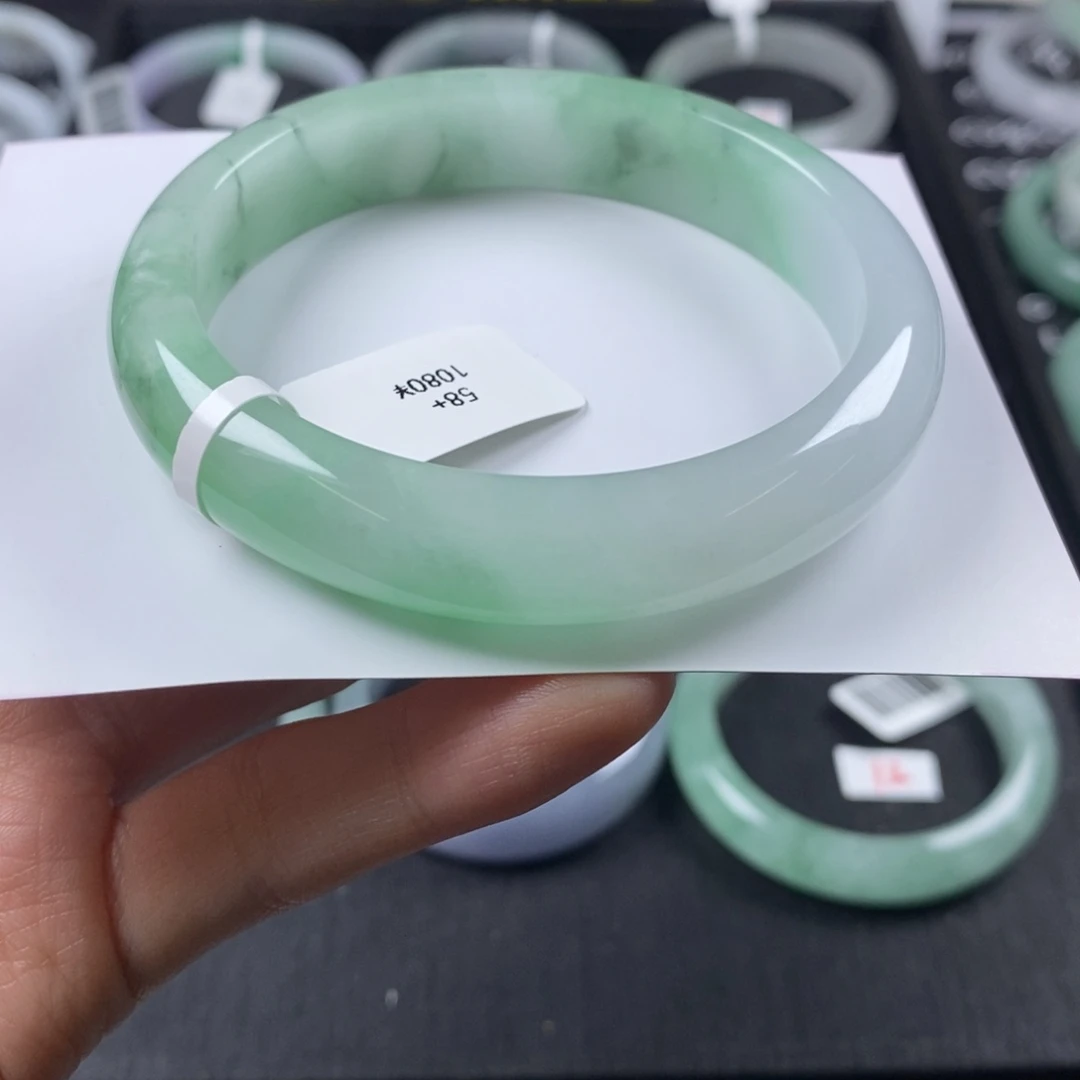 未镶嵌手镯款定制翡翠