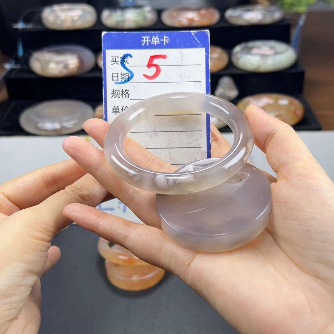 未镶嵌手镯石英质玉