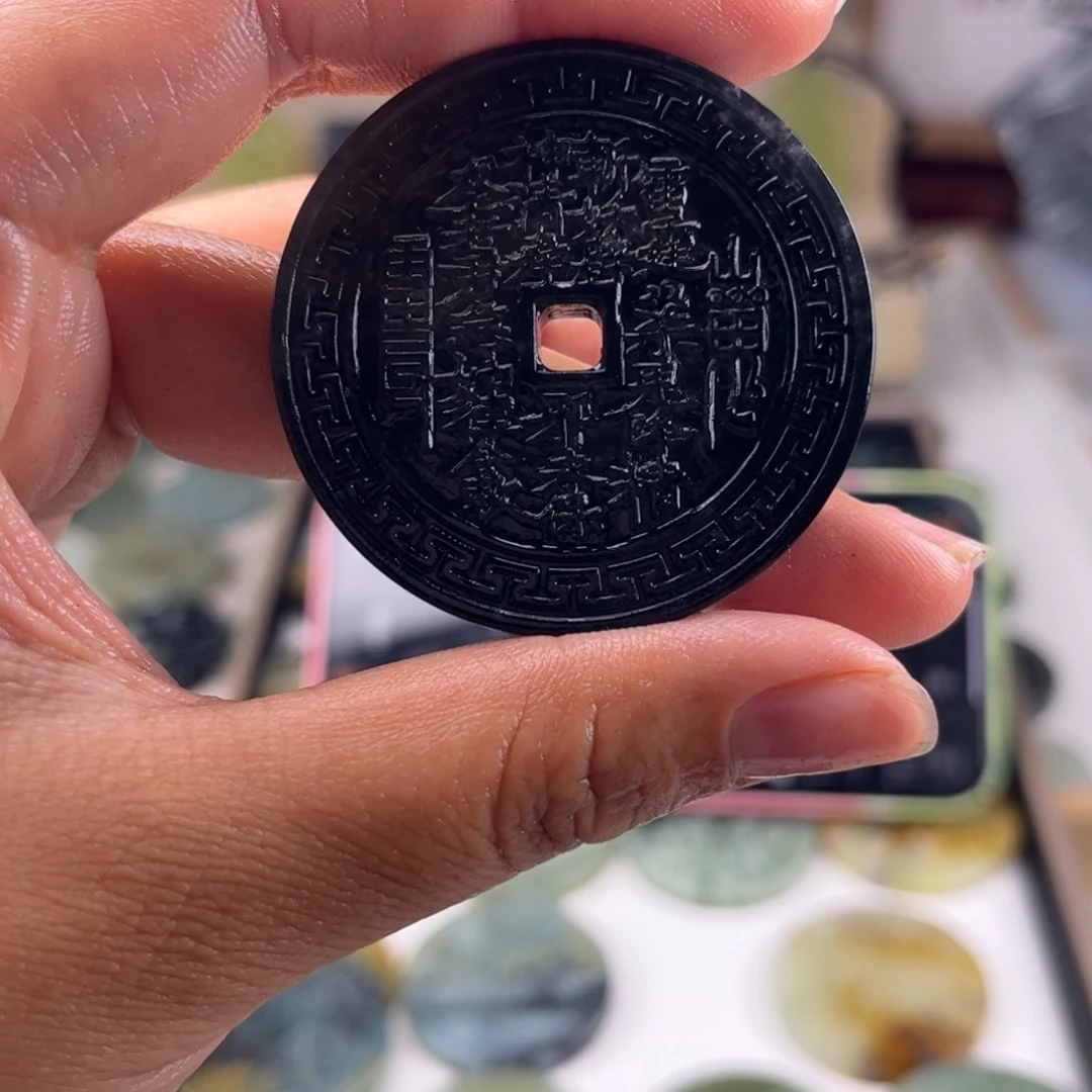 瑞***机蛇纹石玉未镶嵌颈饰