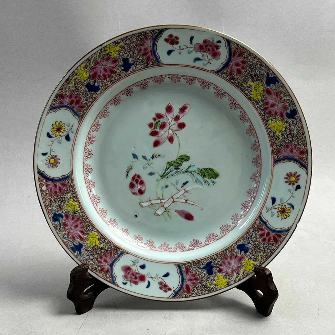 25071837清早期"粉彩花卉纹赏盘 直径22.3cm A01722