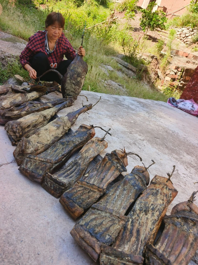 宝肋腊肉直播间现场称重 以实际重量为准