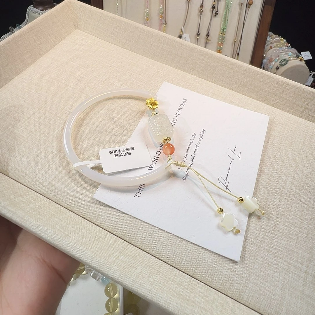 未镶嵌水晶手链白玛瑙花牌半镯