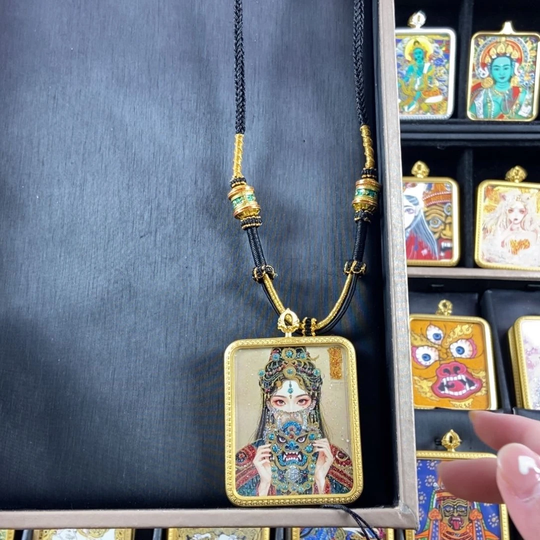 吊坠美丽的唐卡在这里结缘