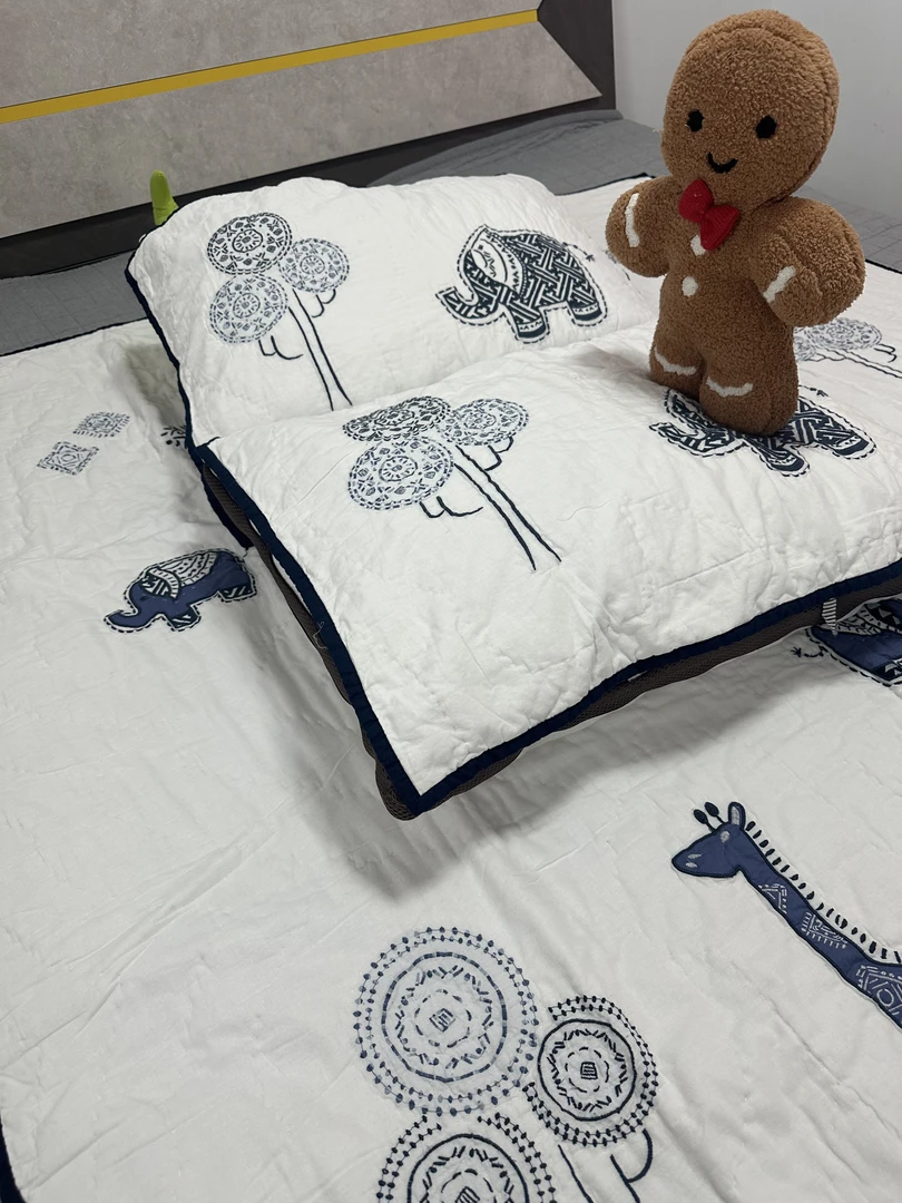 【燕子家】外贸尾单灰蓝小象长颈鹿精美刺绣手工绗缝被柔软幼儿床盖