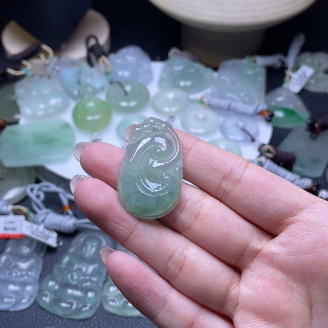 颈饰未镶嵌翡翠