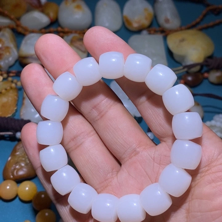 和田玉颈饰未镶嵌金*