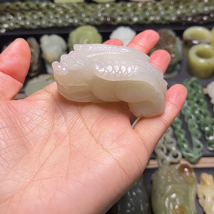 既***白和田玉未镶嵌挂件