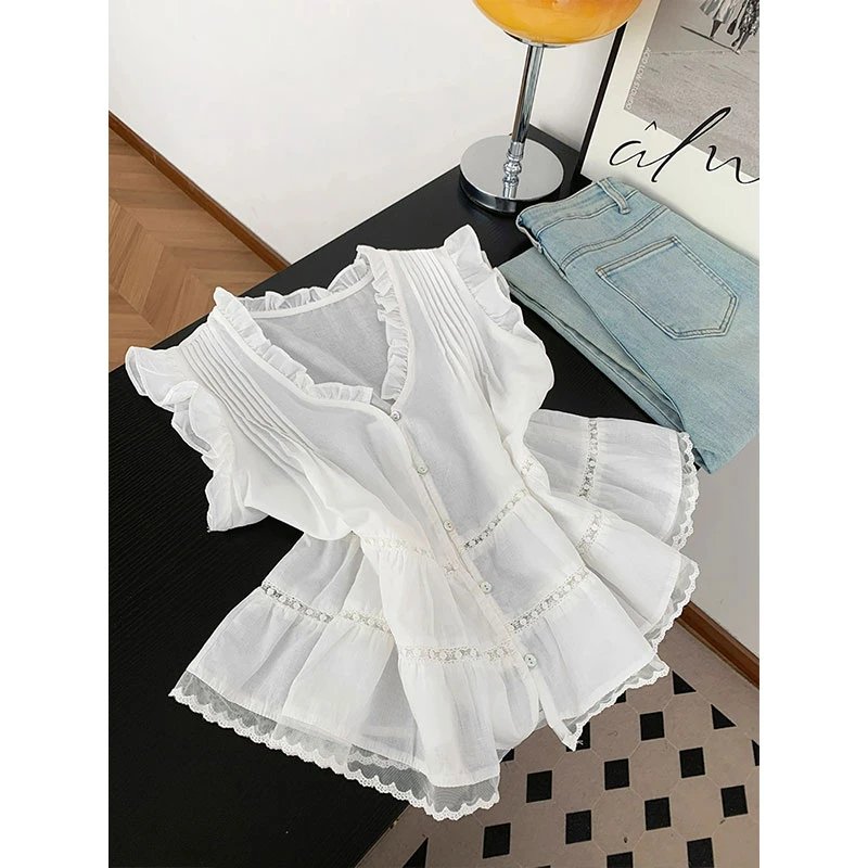 固质设计感重工压褶镂空蕾丝拼接衬衫女夏季白色小飞袖娃娃衫上衣